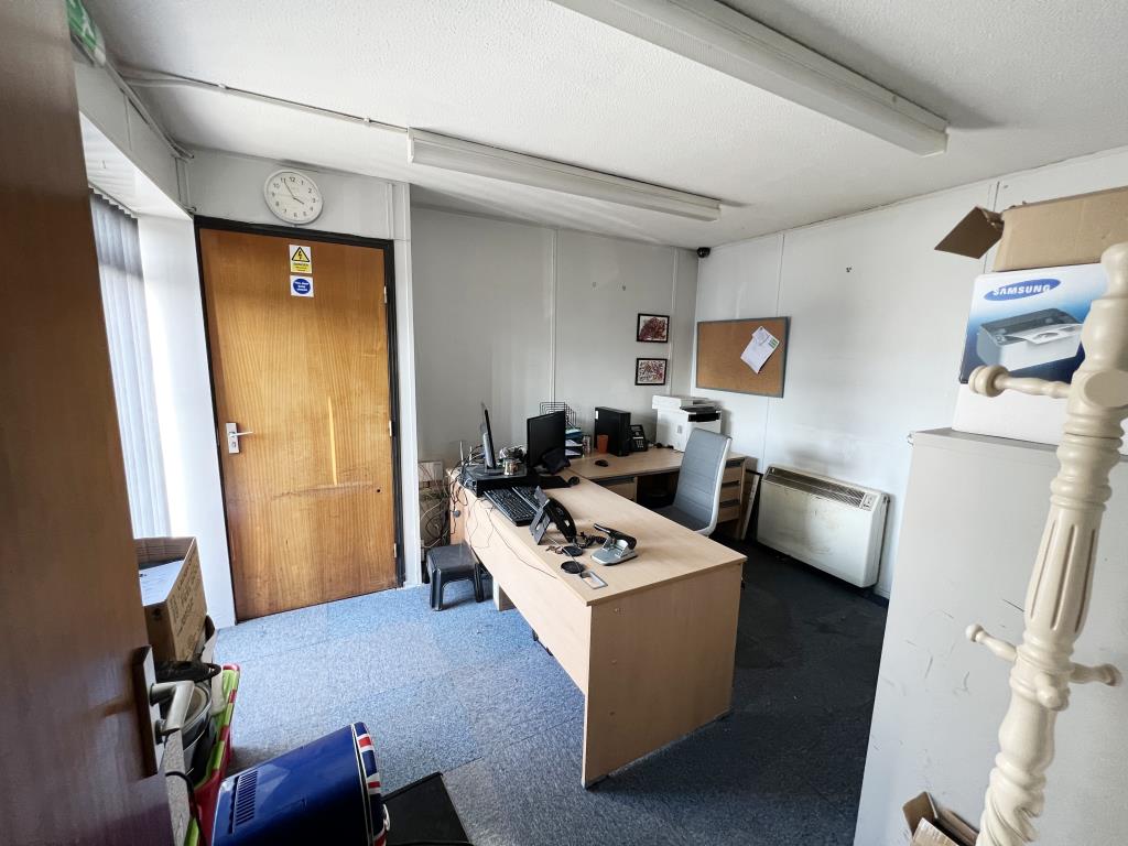 Lot: 115 - FREEHOLD TWO STOREY OFFICE UNIT - Ground Floor Office Space at 12 Northam Business Centre Southampton